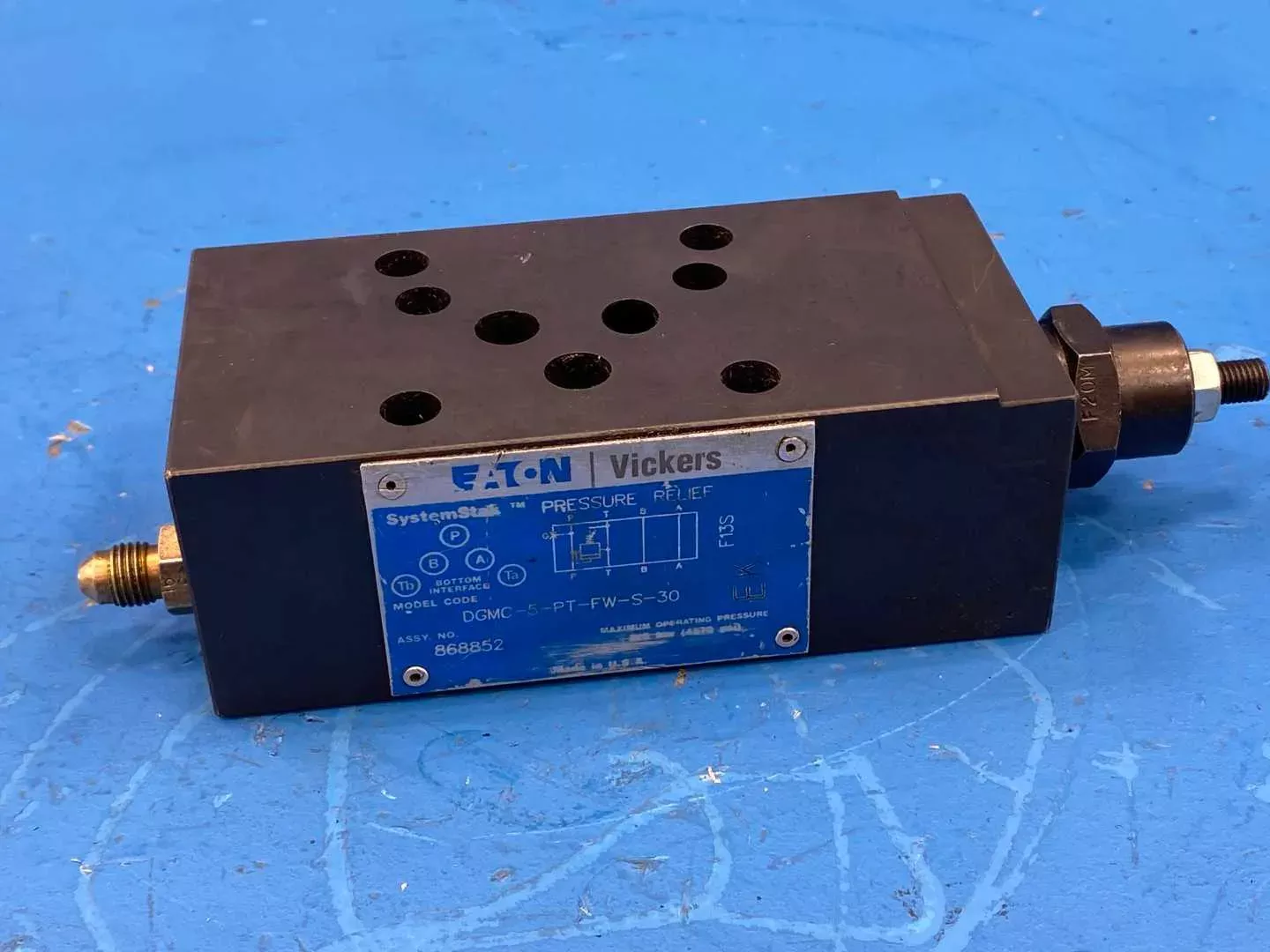 Eaton Vickers DGMC-5-PT-FW-S-30 868852 () Single Relief Valve