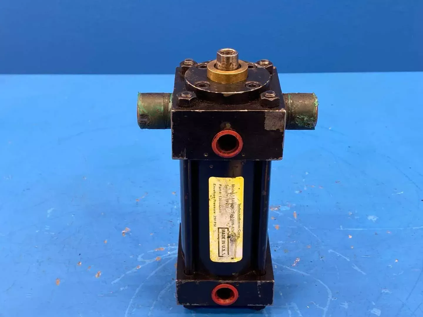 Inductotherm 136-0423-Y Valve A4-U-N2.5V | 250 PSI | P/N: | S/N: TP833