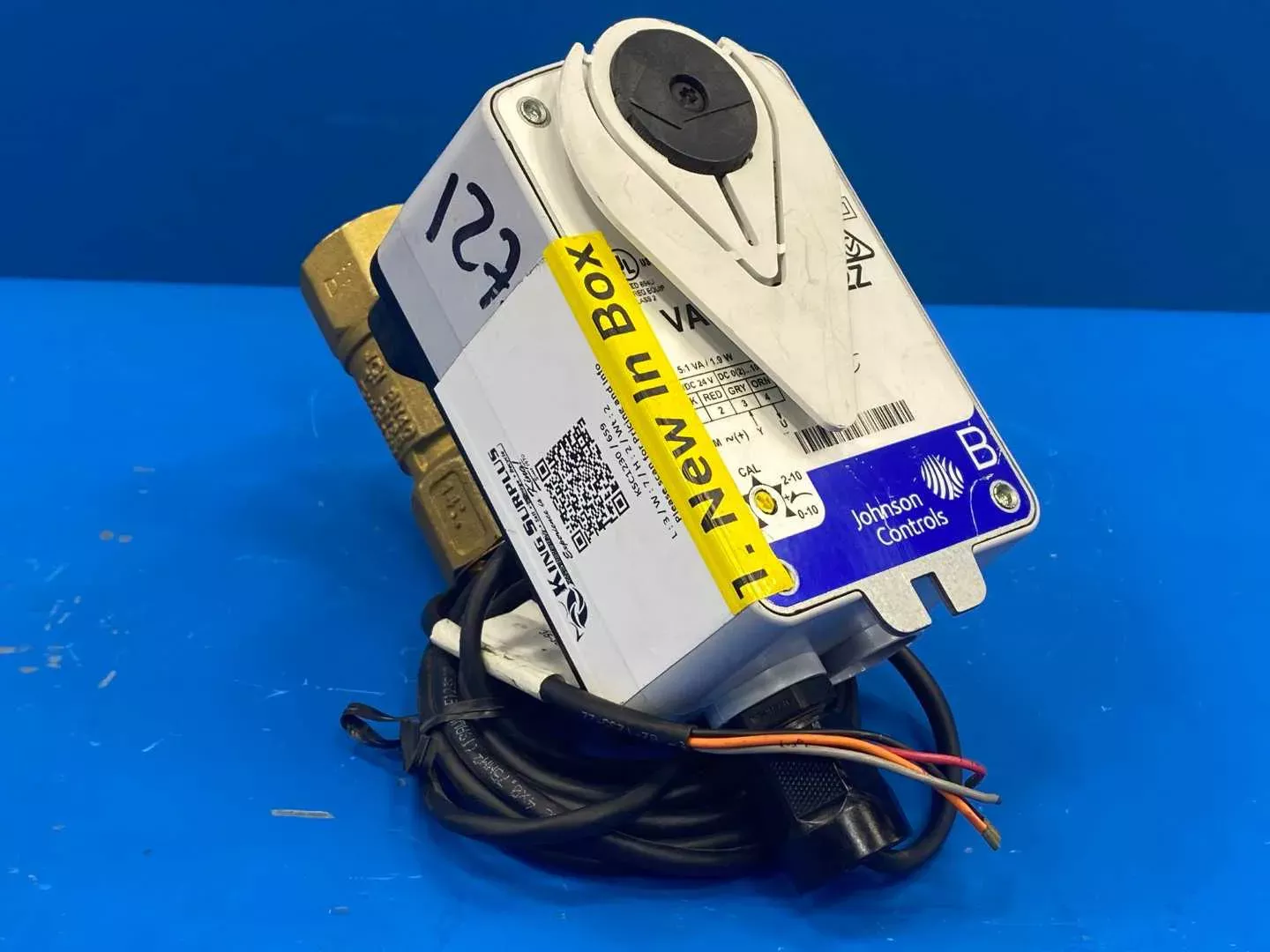 Johnson Controls VG1241CL+943GGA 1" 2W Ball Valve 7.4 CV Brass Spring-Return Actuator without Switch