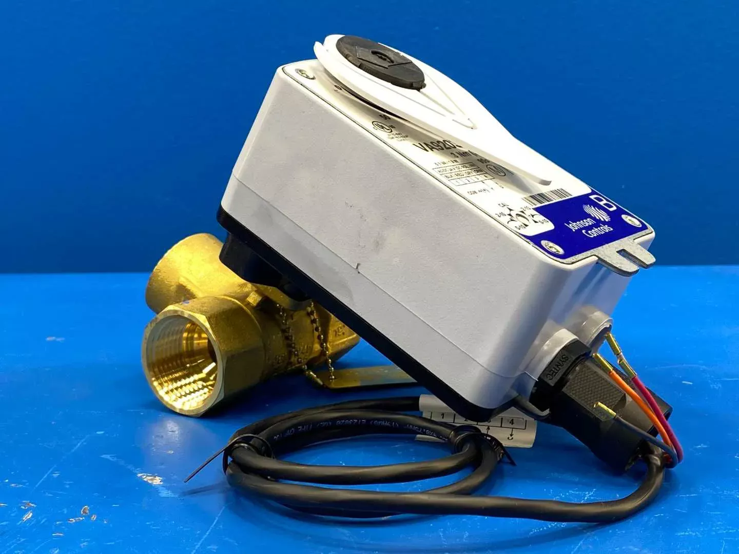 Johnson Controls VG1841CN+943GGA 1" 3W Ball Valve 11.7CV Brass Spring-Return Actuator without Switch
